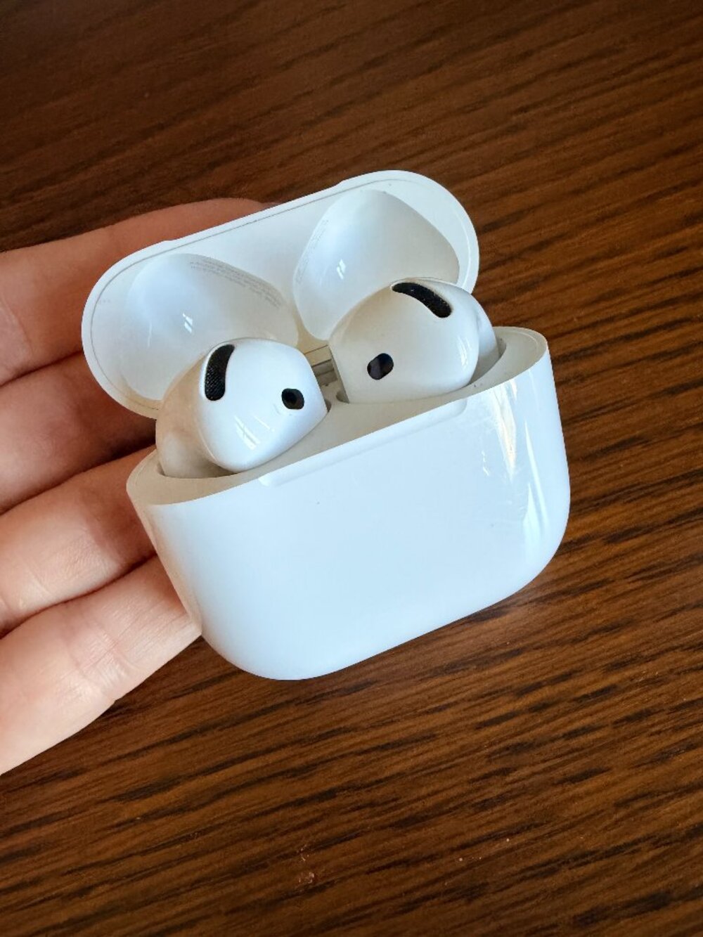 Apple AirPods 4, Active Noise Cancellation - Full Working Set